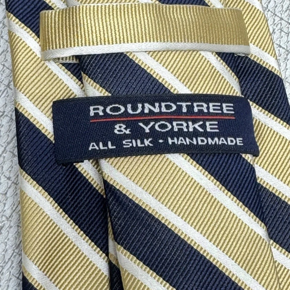 Roundtree & Yorke Silk‎ Tie Mens OS Gold Navy Blue Striped Classic Preppy Formal